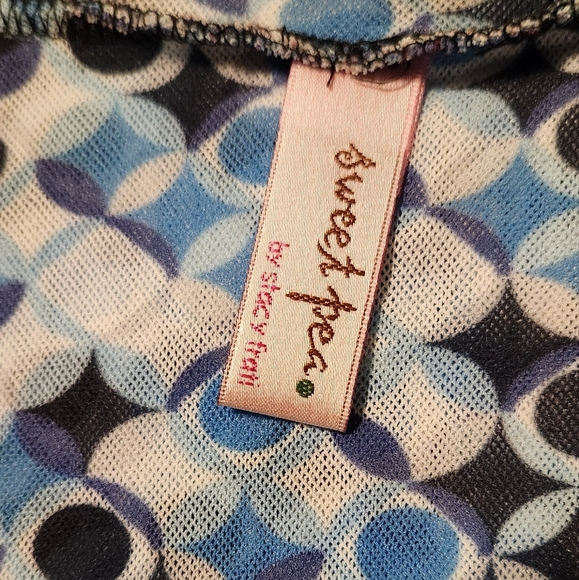 Sweet Pea Scoopneck Blouse - Picture 4 of 4